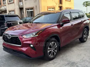 Toyota Highlander XLE 2022 Red