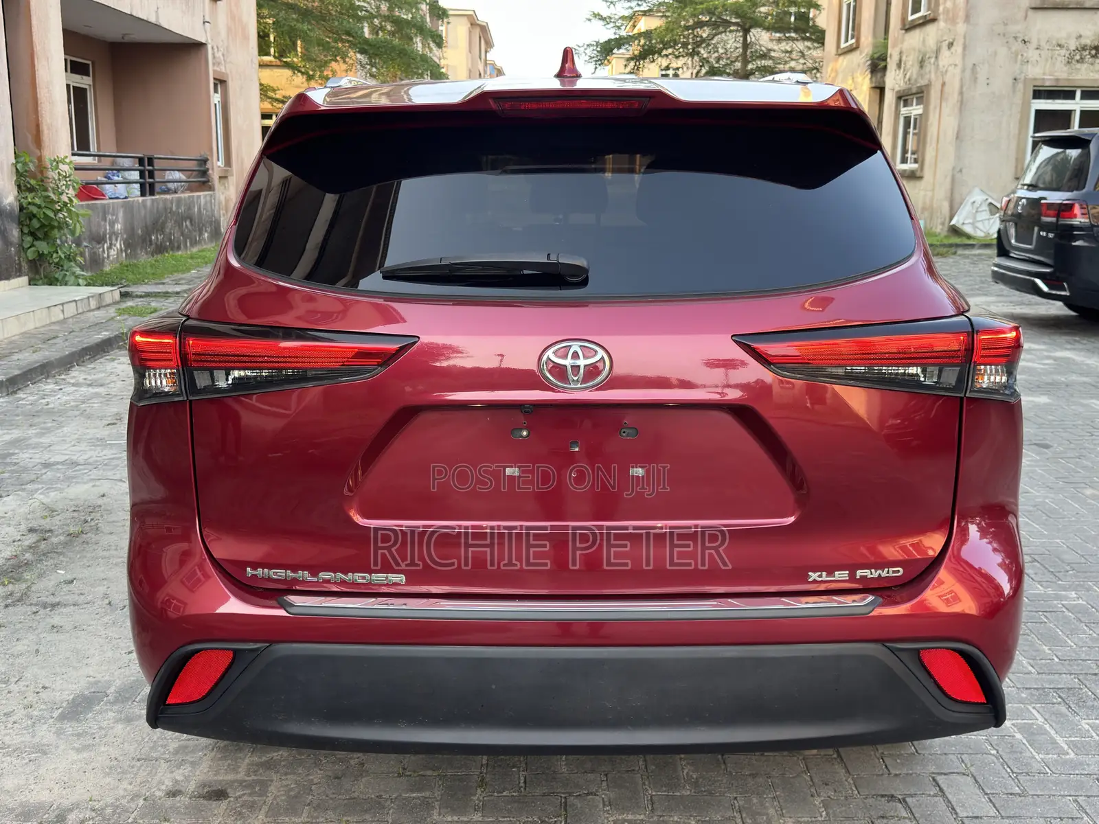 Toyota Highlander XLE 2022 Red
