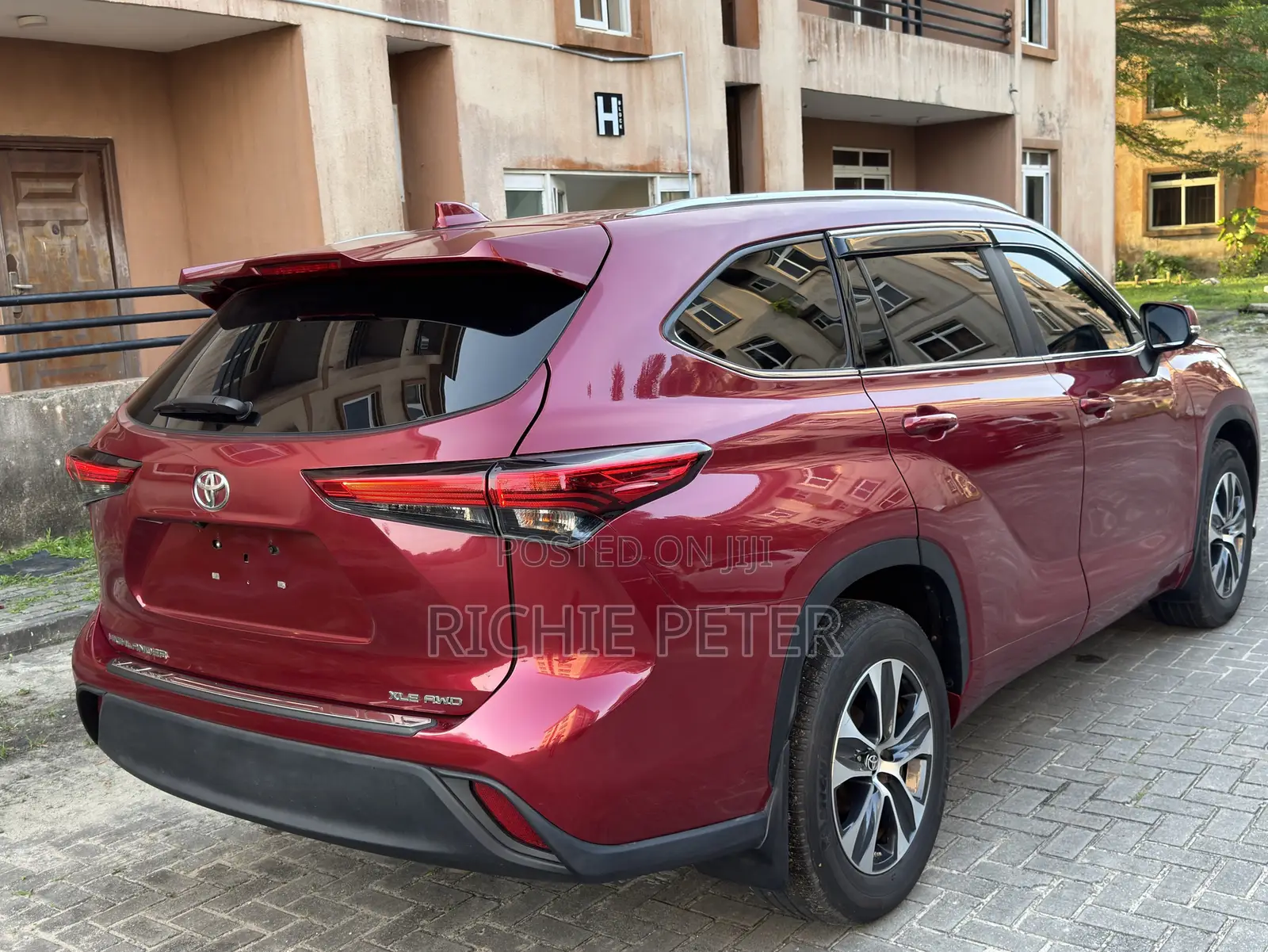 Toyota Highlander XLE 2022 Red