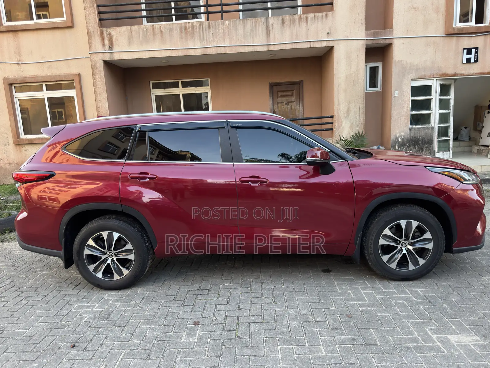 Toyota Highlander XLE 2022 Red