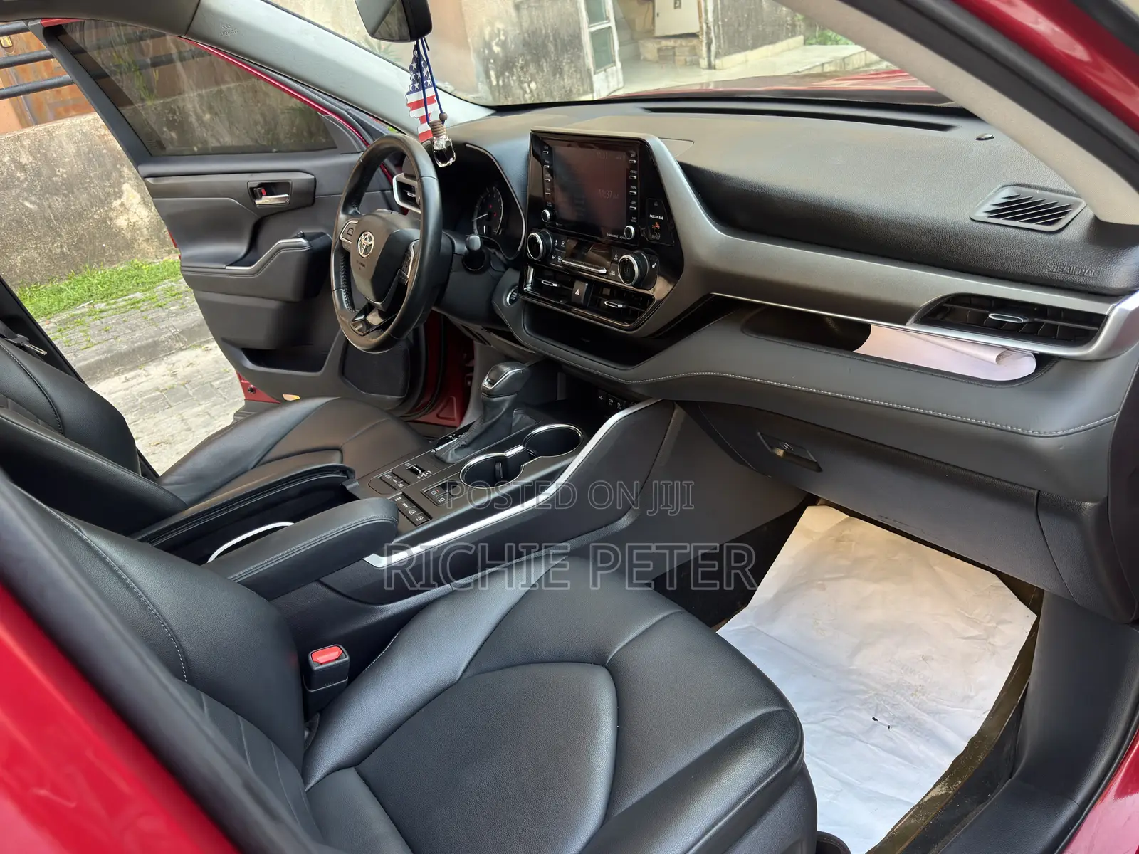 Toyota Highlander XLE 2022 Red
