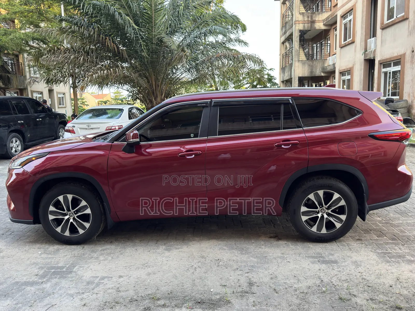 Toyota Highlander XLE 2022 Red