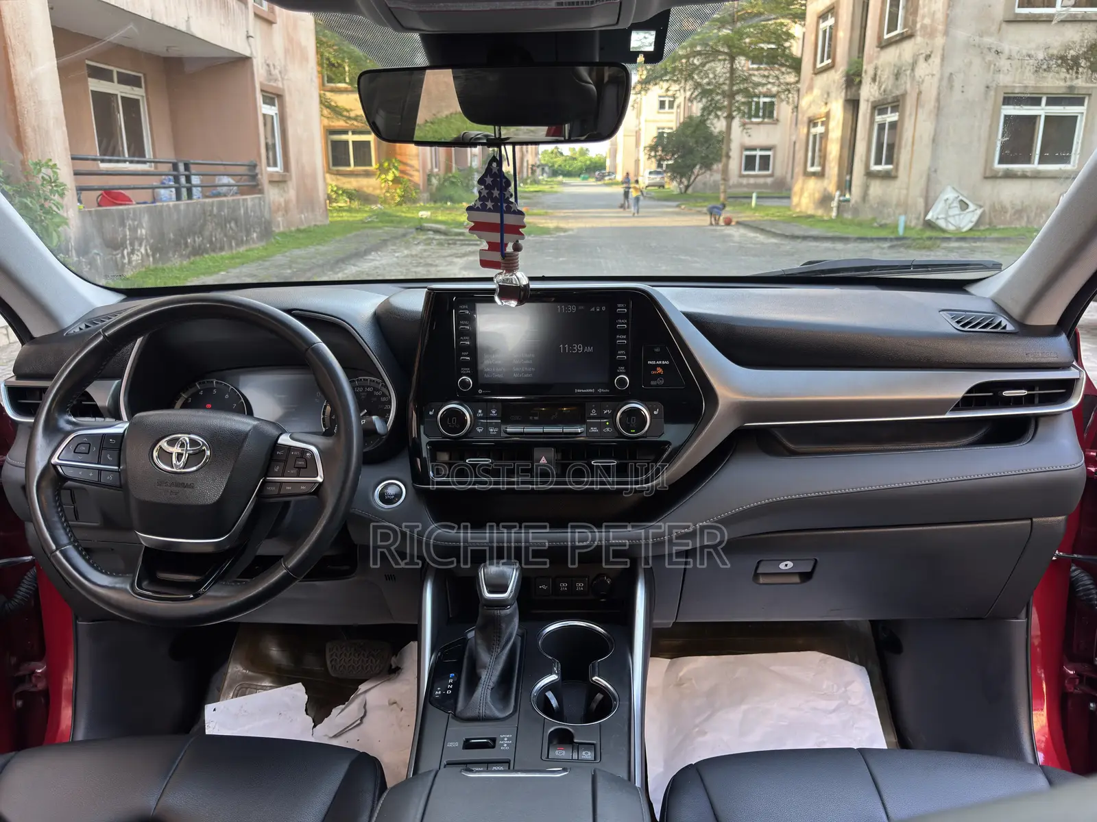 Toyota Highlander XLE 2022 Red