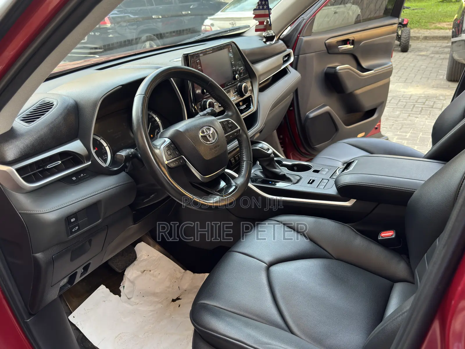 Toyota Highlander XLE 2022 Red