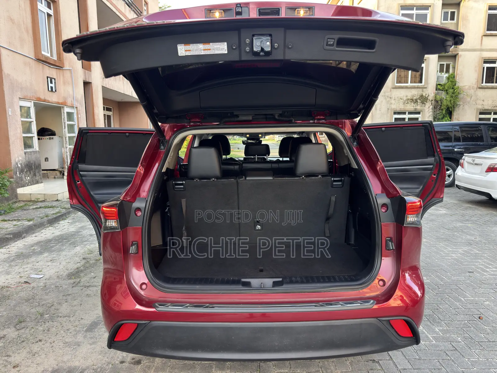 Toyota Highlander XLE 2022 Red