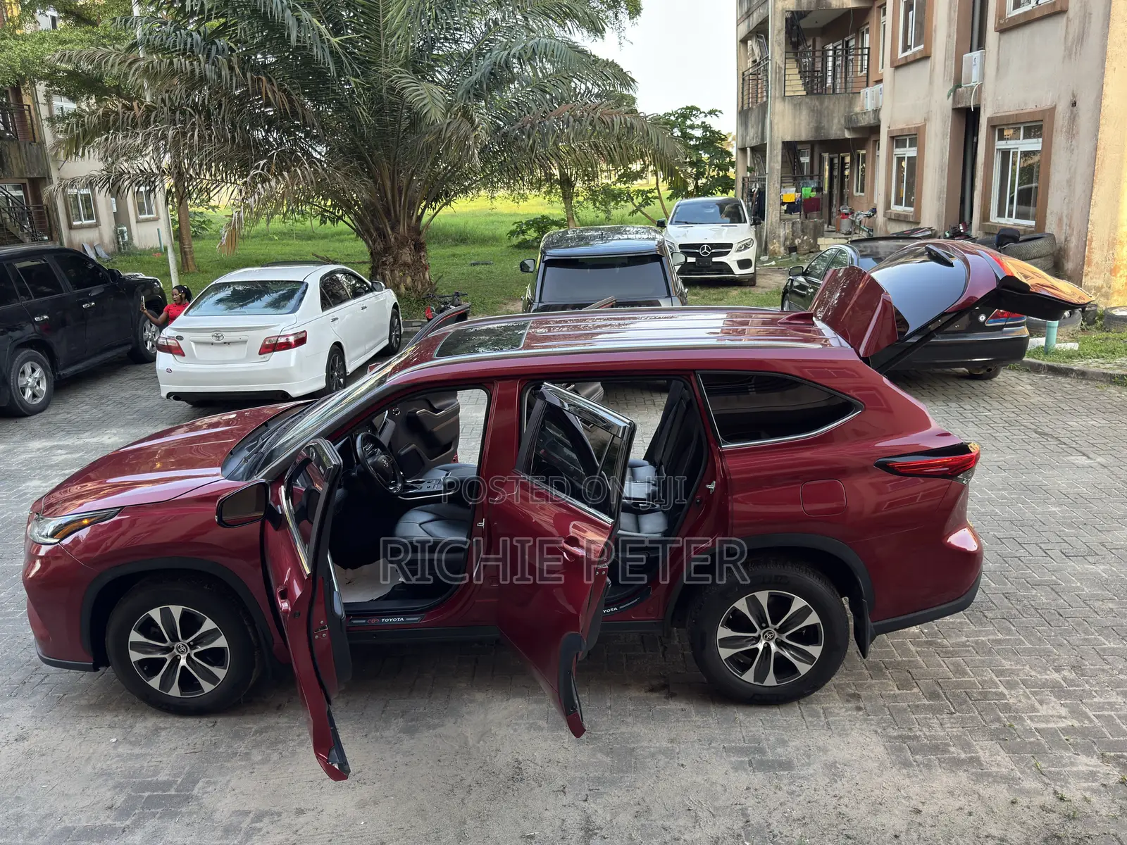 Toyota Highlander XLE 2022 Red