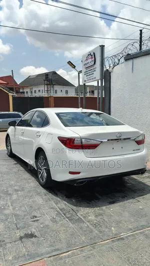 Lexus ES 350 FWD 2017 White