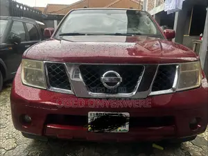 Nissan NV200 2009 Red