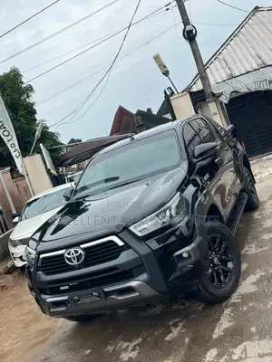 Toyota Hilux 2025 Black
