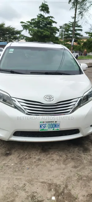 Toyota Sienna 2016 White