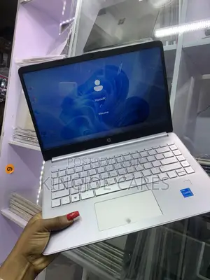 Laptop HP 14-ep0063 8GB Intel Core i3 SSD 256GB