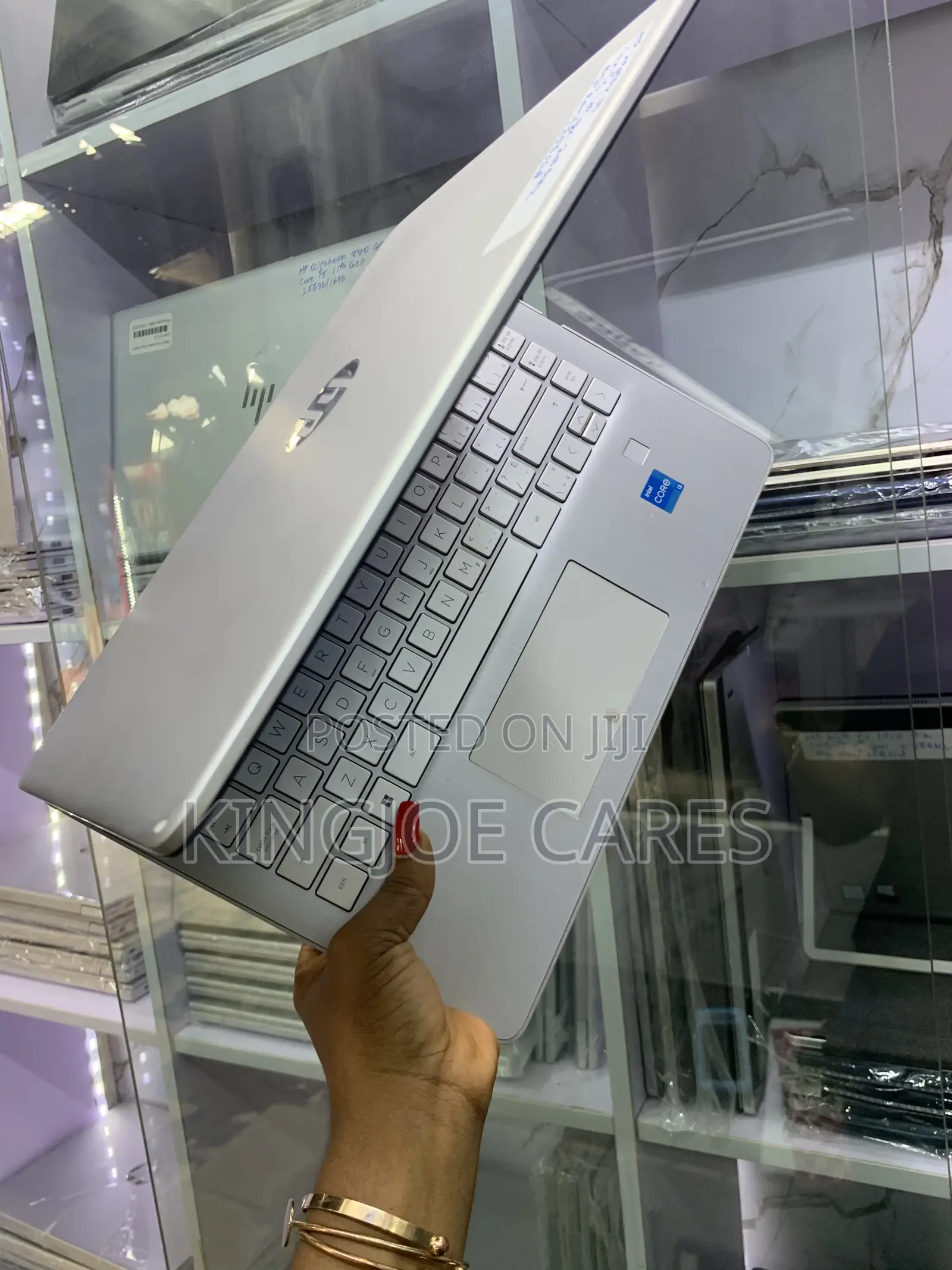 Laptop HP 14-ep0063 8GB Intel Core i3 SSD 256GB