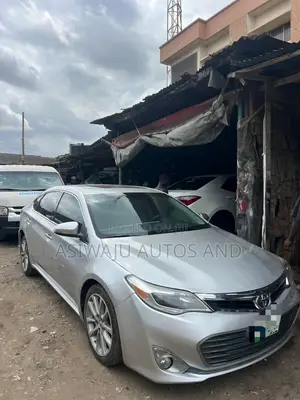 Toyota Avalon XLE 4dr Sedan (3.5L 6cyl 6A) 2015 Silver