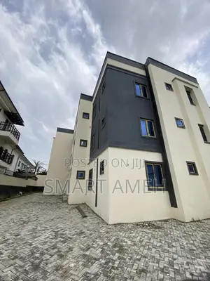 2bdrm Block of Flats in Fo1 Main, Abuja (FCT) for sale