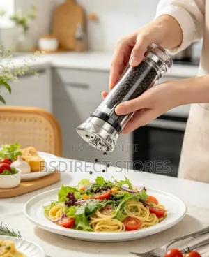 T and G Classic Toronto Clear Acrylic Pepper Mill, 17 Cm