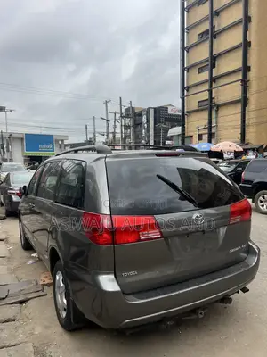 Toyota Sienna 2005 Gray