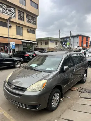 Toyota Sienna 2005 Gray