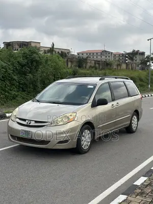 Toyota Sienna LE AWD 2008 Gold