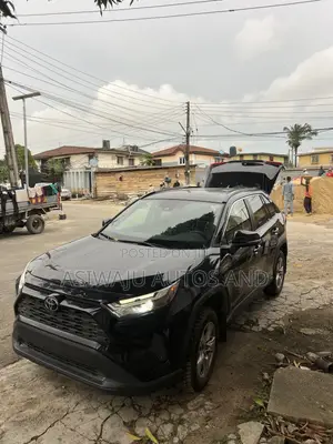 Toyota RAV4 XLE AWD 2024 Black
