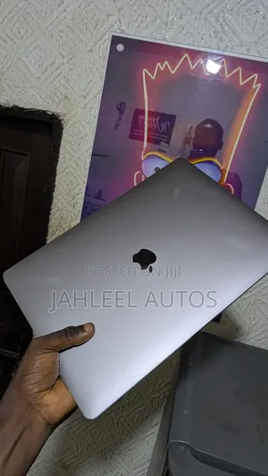 Laptop Apple MacBook Pro 2017 16GB Intel Core i7 HDD+SSD 512GB