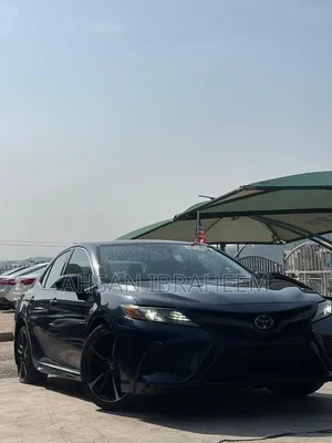 Toyota Camry XSE (2.5L 4cyl 8A) 2019