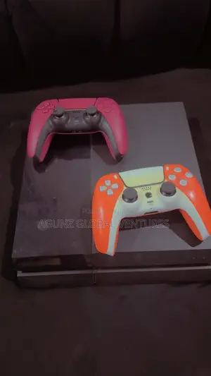 Play Station 4 Slim
