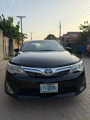 Toyota Camry XLE V6 4dr Sedan (3.5L 6cyl 6A) 2013 Black