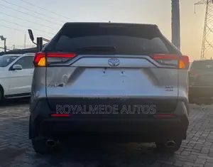 Toyota RAV4 2024 Silver