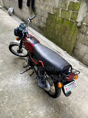 Bajaj Boxer 2025 Red
