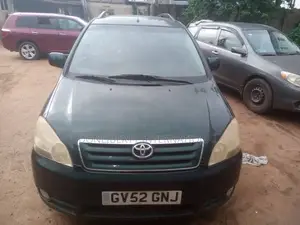 Toyota Avensis 2008 Green