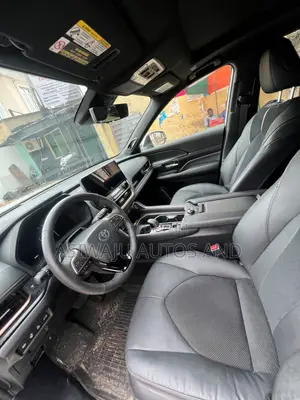 Toyota Highlander Platinum AWD 2026 White