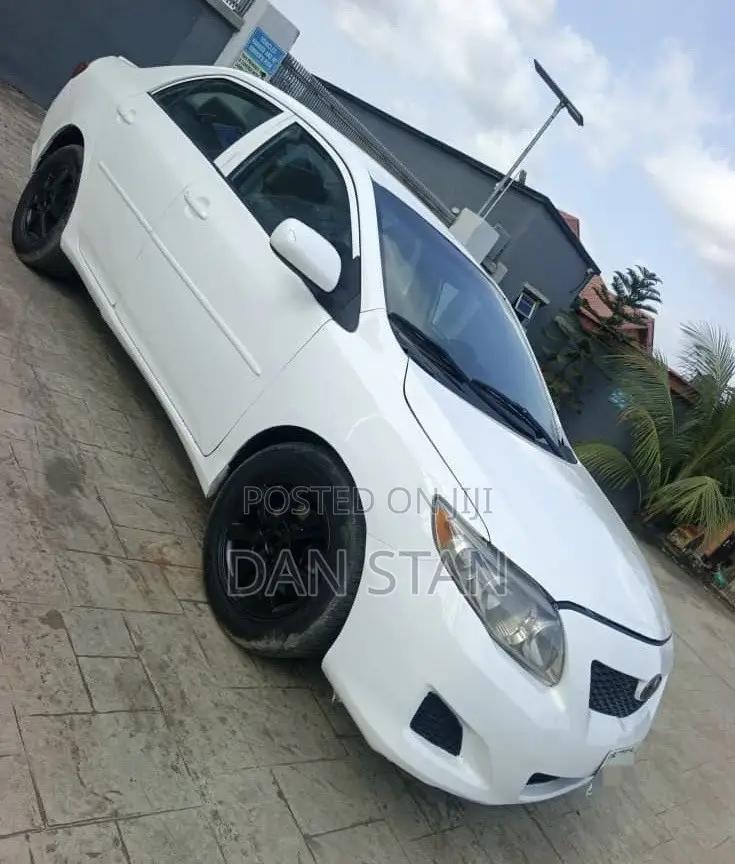 Toyota Corolla 2009 White