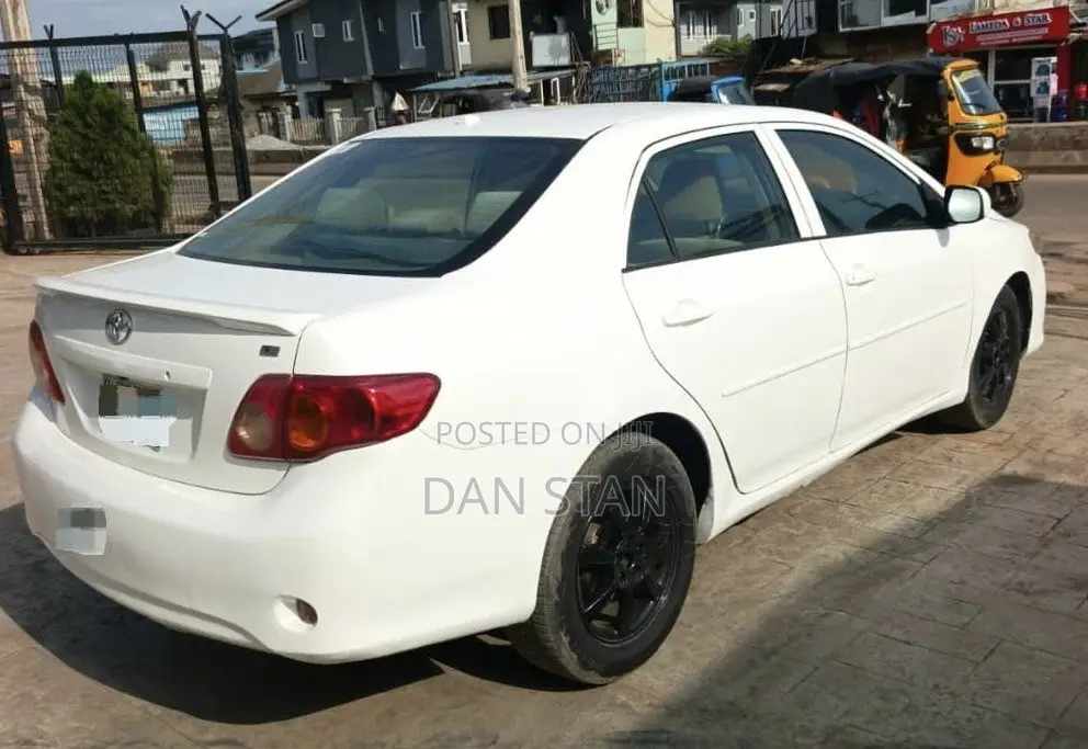 Toyota Corolla 2009 White