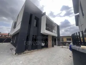 5bdrm Mansion in Ojodu for sale