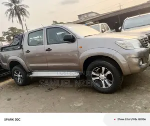 Toyota Hilux 2014 Gold
