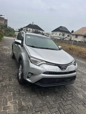 Toyota RAV4 XLE 4dr SUV AWD (2.5L 4cyl 6A) 2014 Silver