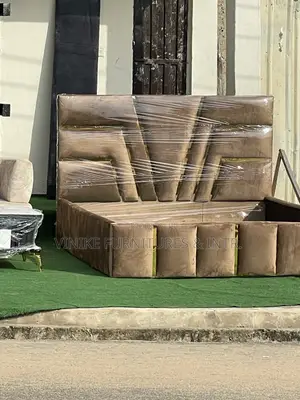 6x6 Gold Stripes Padded Bedframe