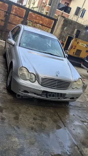 Mercedes-Benz C200 2011 Silver