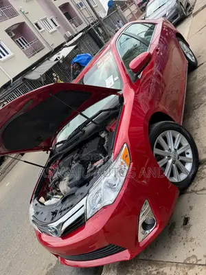 Toyota Camry XLE 4dr Sedan (2.5L 4cyl 6A) 2012 Red