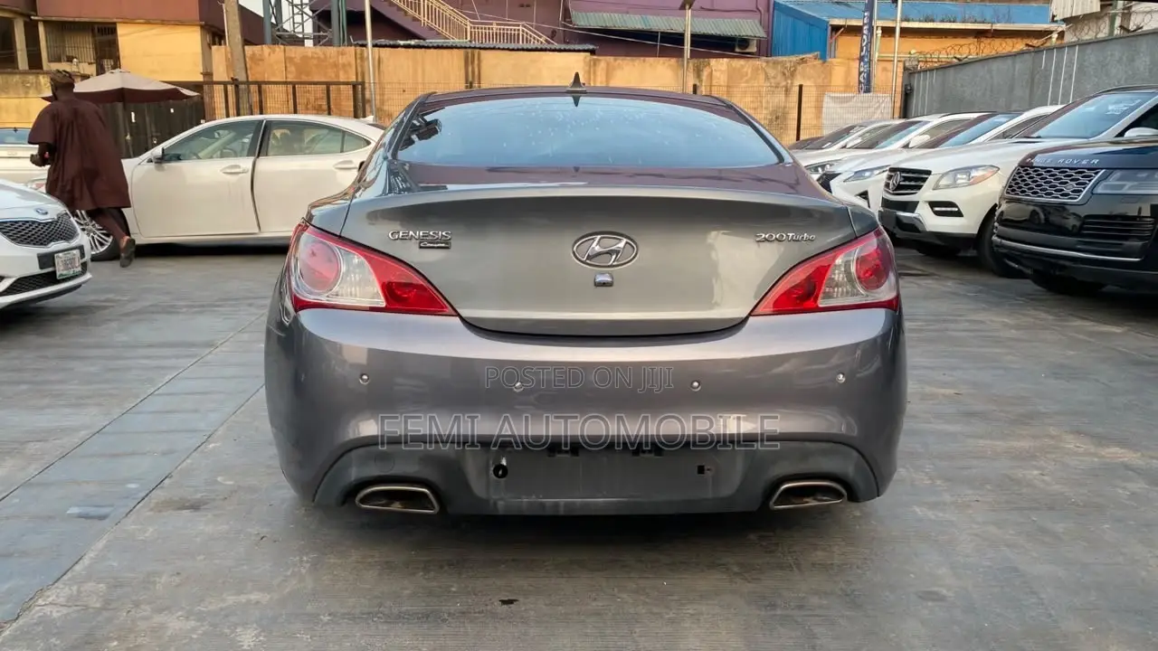 Hyundai Genesis 2010 Gray