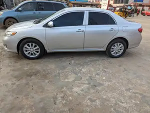 Toyota Corolla LE 4dr Sedan (1.8L 4cyl 4A) 2010 Silver