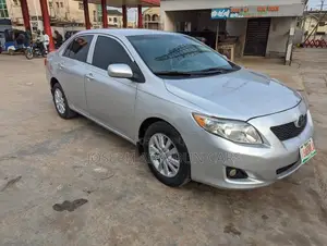 Toyota Corolla LE 4dr Sedan (1.8L 4cyl 4A) 2010 Silver