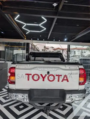 Toyota Hilux 2020 White