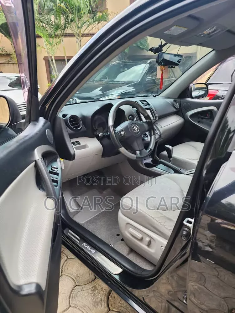 Toyota RAV4 2010 Black