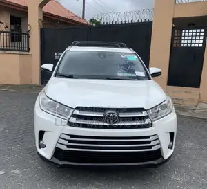 Toyota Highlander XLE 4x4 V6 (3.5L 6cyl 8A) 2018 White