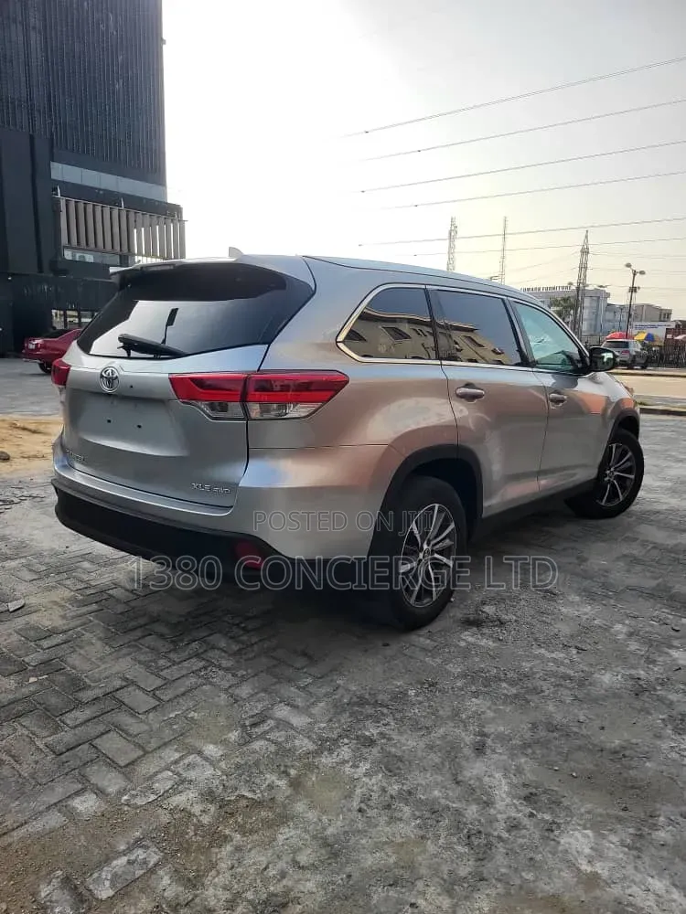 Toyota Highlander XLE 2019 Silver