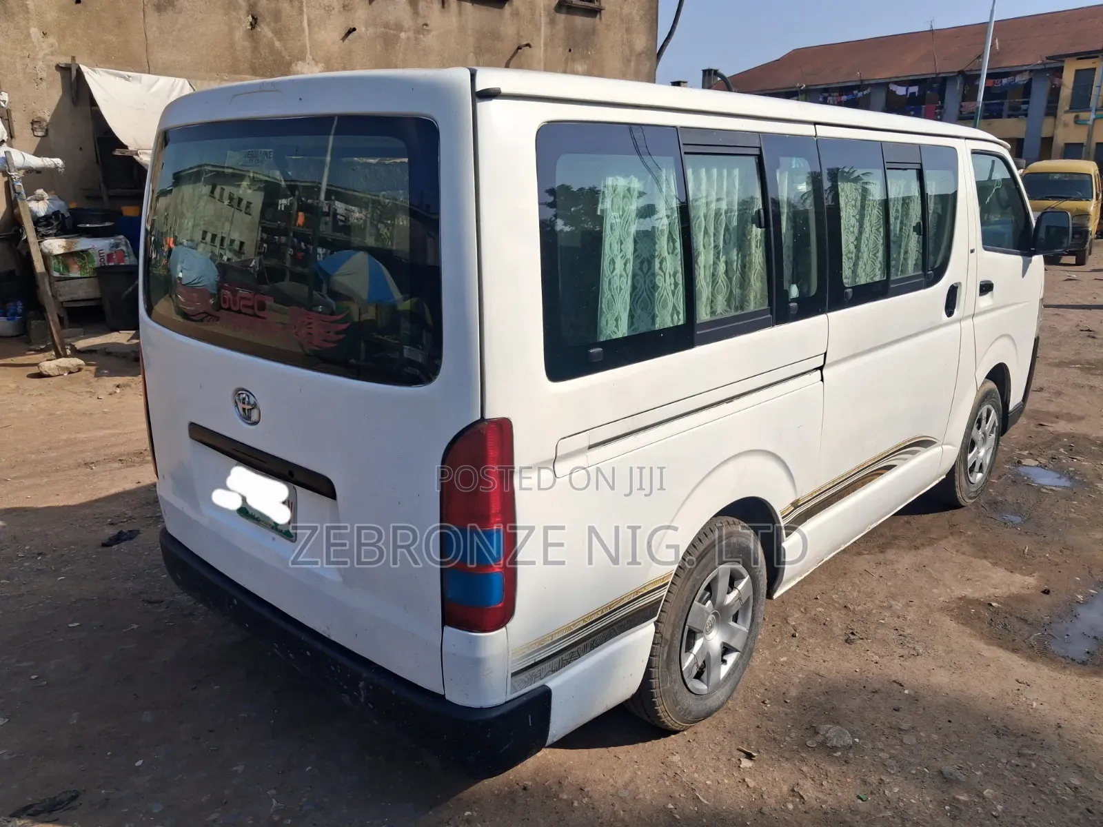 Toyota HiAce 2014 White
