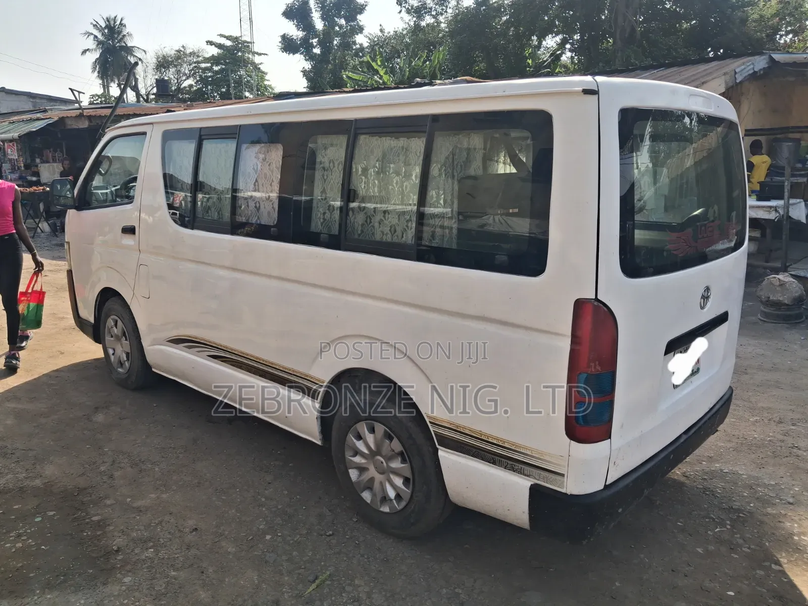 Toyota HiAce 2014 White