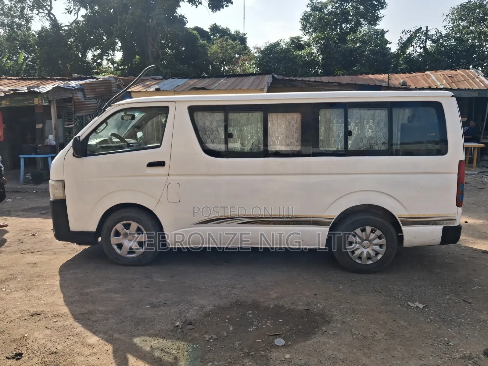 Toyota HiAce 2014 White