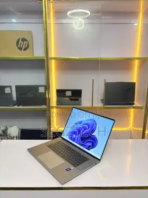 Laptop HP ZBook 16 Studio G10 32GB Intel Core i7 SSD 1T